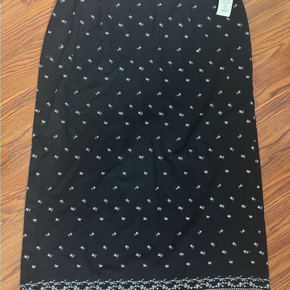 NWT Coldwater Creek Black Midi Skirt with White Embroidered Floral Accent